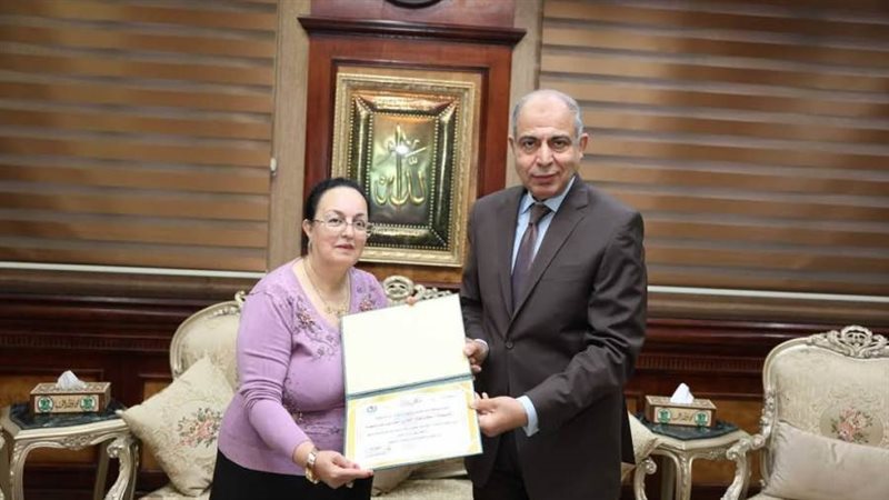 محافظ المنيا يكرم