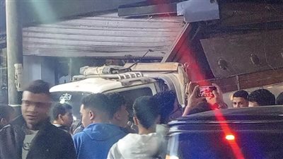 بالصور.. سيارة تقتحم محل ملابس في الغربية بعد تعرض قائدها لغيبوبة سكر