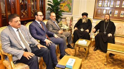 محافظ أسيوط يستقبل القيادات التنفيذية والشعبية والدينية للتهنئة بعيد الفطر المبارك