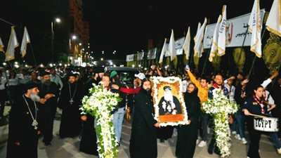 بمشاركة البابا تواضروس.. في مشهد مهيب تشييع جنازة الأنبا باخوميوس إلى مثواه الأخير