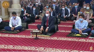 عاجل.. الرئيس السيسي يكرم عددا من أسر شهداء ومصابي القوات المسلحة والشرطة