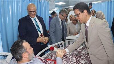 محافظ القليوبية ورئيس جامعة بنها يهنئان الأطقم الطبية والمرضى بأول أيام العيد