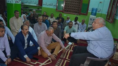 محافظ الوادى الجديد يلتقي بالمواطنين بمسجد المحابس القبلي 