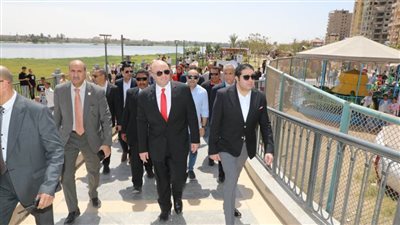  محافظ بني سويف يتفقد الخدمة بالممشى السياحي في أول أيام العيد
