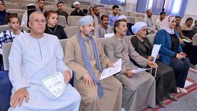 محافظ سوهاج يسلم 55 