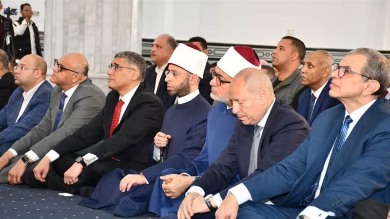 الوزير خلال صلاة