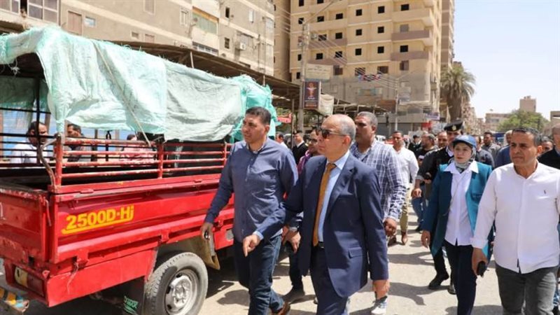 جولة ميدانية لمحافظ