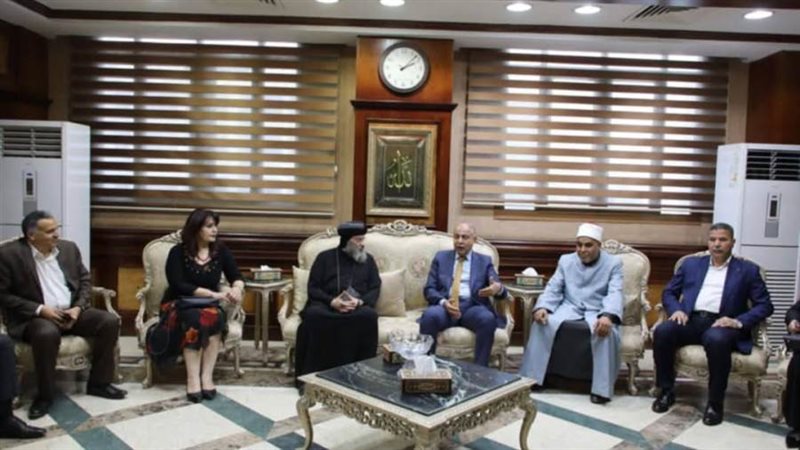 محافظ المنيا يستقبل