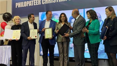 تكريم د. منال عوض من الهيئة الكندية للتراث المصري ومدرسة فيلوباتير تقديراً لدورها في تعزيز التنمية المحلية