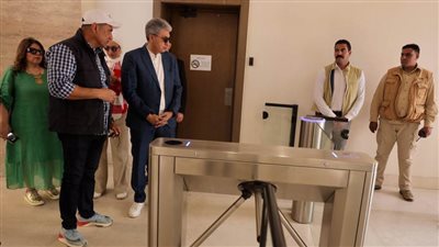 وزير السياحة والآثار يتفقد مشروع تطوير الخدمات بـ