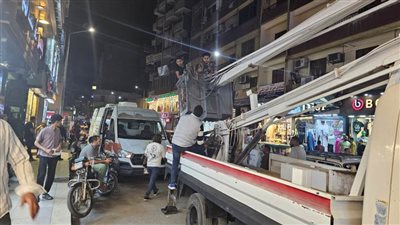 حي غرب أسيوط يشن حملة لإزالة الإعلانات غير المرخصة.. (صور) 