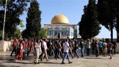 مستوطنون يقتحمون المسجد الأقصى وسط حماية شرطة الاحتلال الإسرائيلي
