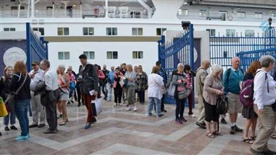 ميناء الإسكندرية يستقبل سفينة سياحية على متنها 727 سائحا