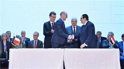 رئيس جامعة القاهرة يوقع 6 مذكرات تفاهم مع عدد من الجامعات الفرنسية