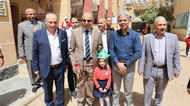 محافظ المنيا خلال