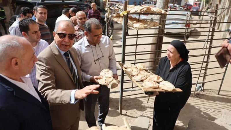 محافظ المنيا خلال