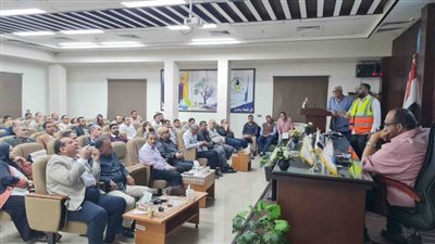 رئيس مياه سوهاج يناقش مؤشرات الأداء ونتائج لجان الجهاز التنظيمي لمياه الشرب 