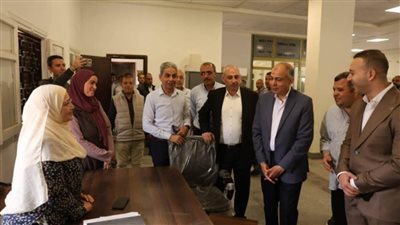 محافظ المنيا يشهد التشغيل التجريبي لمجمع خدمات أبا البلد بمركز مغاغة
