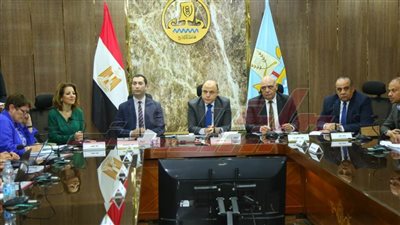 محافظ كفر الشيخ يناقش عددا من المحاور والخطط التنموية 
