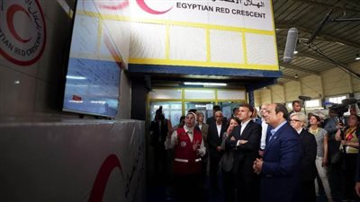 الهلال الأحمر المصري يتشرف بزيارة تاريخية لمركزه اللوجيستي الرئيسي لدعم غزة من الرئيسين المصري والفرنسي