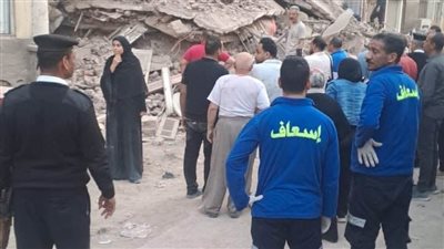 بينهم طفلان..انتشال جثامين 4 ضحايا من أسفل منزل أسيوط المنهار