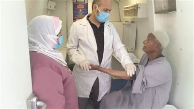 توقيع الكشف الطبي على 1071 حالة خلال قافلة طبية مجانية بقرية منبال بمطاي