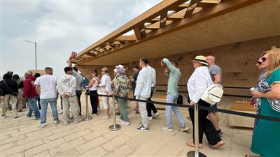 وزير السياحة والآثار يتابع منذ الصباح الباكر حركة الزيارة بالمنطقة