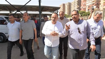 محافظ أسيوط يتفقد مواقف السرفيس ومحطات الوقود 