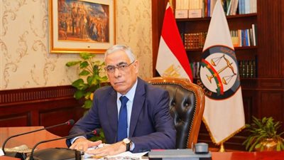 إصابة عضو بالنيابة العامة أثناء أدائه مهام عمله.. والنائب العام يوجّه بتقديم الرعاية الطبية اللازمة