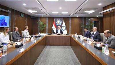 وزير البترول والثروة المعدنية يلتقي وفداً من شركة باريك جولد 