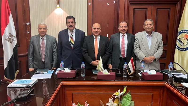 لجنة اختيار عمداء