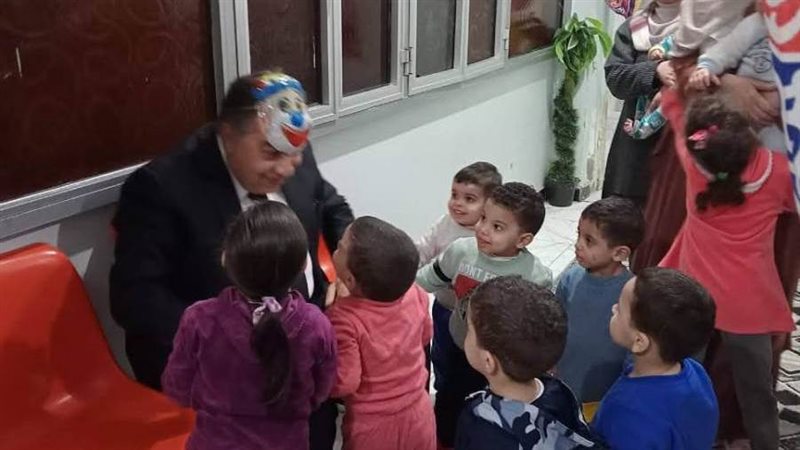 زيارة المحافظ للدار