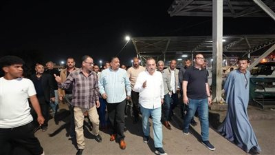 محافظ أسيوط: وضع الملصقات بالتعريفة الجديدة للمواصلات وإجراءات صارمة لمواجهة المخالفين