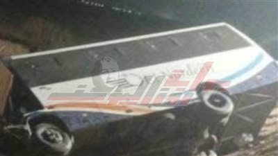 مصرع وإصابة 15 شخصًا في حادث تصادم بين أتوبيس وسيارتين بأسيوط.. صور 