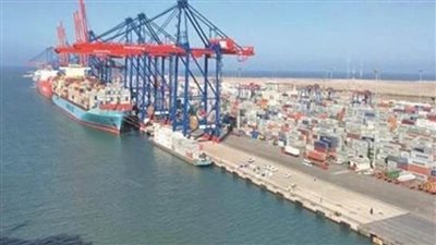 إعادة فتح موانئ السويس البحرية عقب تحسُن الأحوال الجوية 
