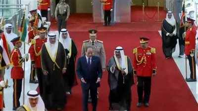 ترحيبًا به...طائرات حربية كويتية ترافق طائرة الرئيس السيسي عند دخولها الأجواء