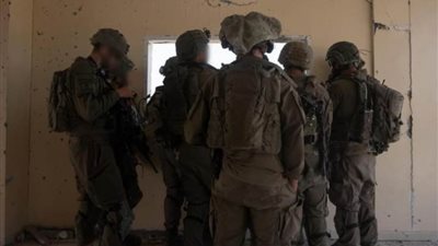 يديعوت أحرونوت: عريضة لسفراء ومسؤولين سابقين للمطالبة بوقف الحرب