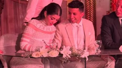 لحظات مؤثرة.. احمد زاهر يذرف الدموع في زفاف ابنته 