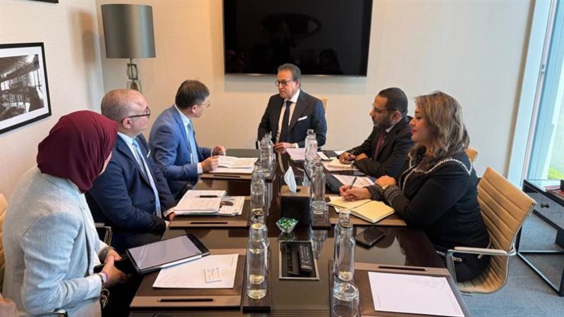 وزير الصحة يبحث مع