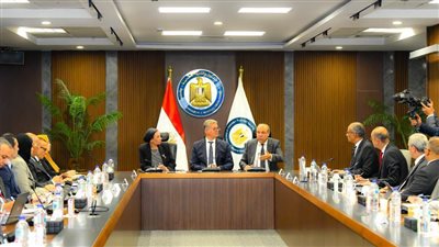 وزراء البترول والبيئة والطيران يبحثون التعاون في مشروع إنتاج وقود الطائرات المستدام 