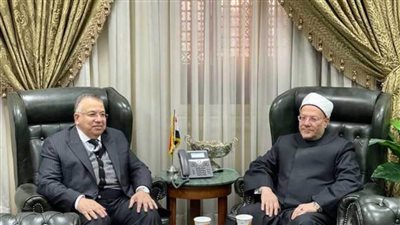 نقيب الأشراف يهنئ د. شوقي علام بتعيينه عميدًا لمعهد الدراسات الإسلامية