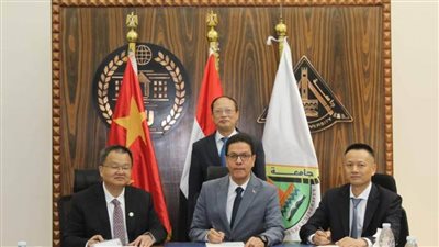 اتفاقيات لتعزيز فرص التدريب وبناء القدرات بين جامعتي بنها ووهان الصينية