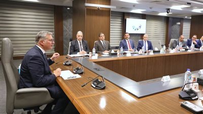 وزير البترول يلتقي المجالس النيابية