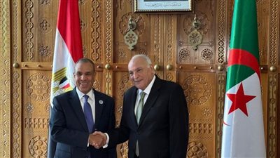 وزير الخارجية يعقد جلسة مباحثات مع نظيره الجزائري
