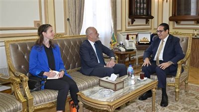رئيس جامعة القاهرة يستقبل السفير اليوناني بمصر