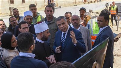 وزير الأوقاف ومحافظ الإسكندرية يتفقدان تطوير ساحة مسجد أبي العباس المرسي
