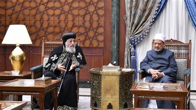 خلال اتصال هاتفي.. شيخ الأزهر يهنِّئ البابا تواضروس والإخوة المسيحيين بمناسبة عيد القيامة