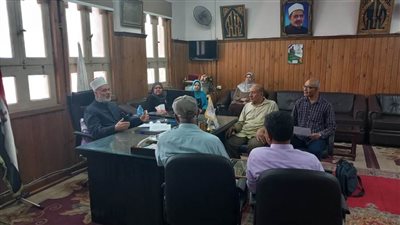 استعدادا لامتحانات الفصل الدراسي الثاني.. رئيس منطقة أسوان الأزهرية يلتقي مديري المراحل وموجهي العموم 