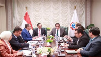 وزيرا الصحة والاستثمار وضعا آليات وحلولا لتخفيف الأعباء المالية على المستثمرين