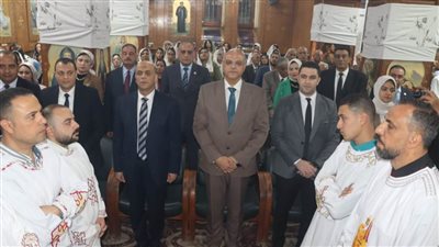محافظ القليوبية ومدير أمن القليوبية يشهدان قداس عيد القيامة المجيد بكنيسة العذراء ببنها